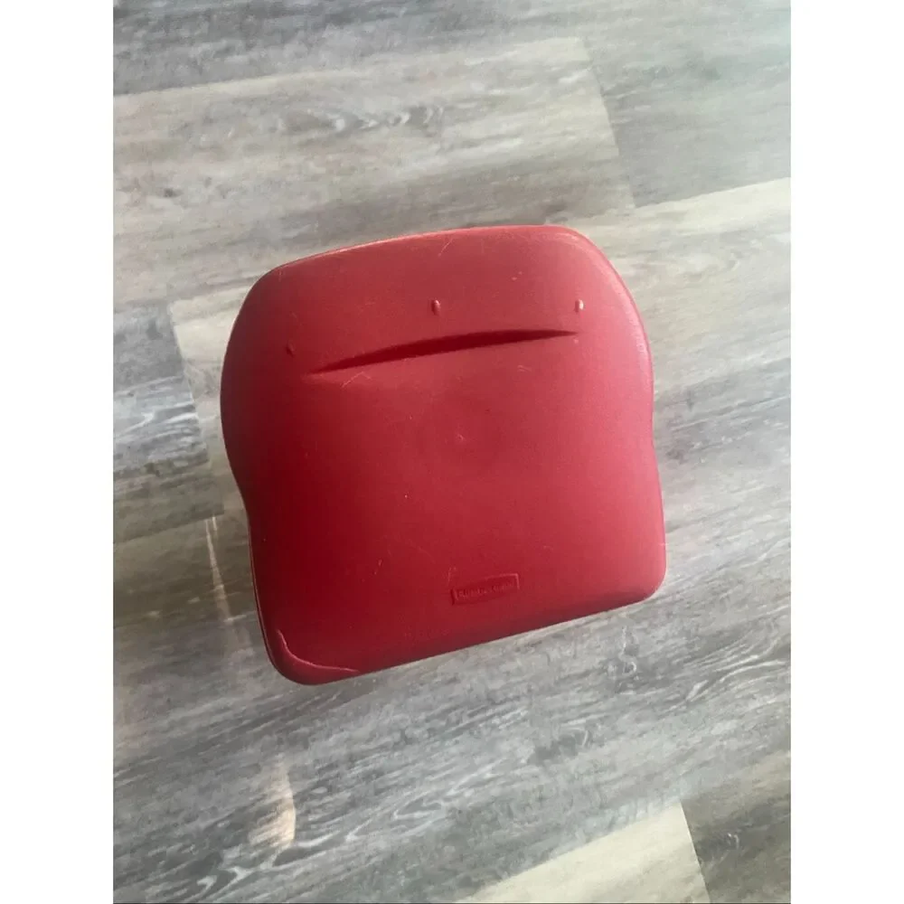 Rubbermaid Dry Food Storage Container White w/ Red Lid Kitchen Pantry Organizer
